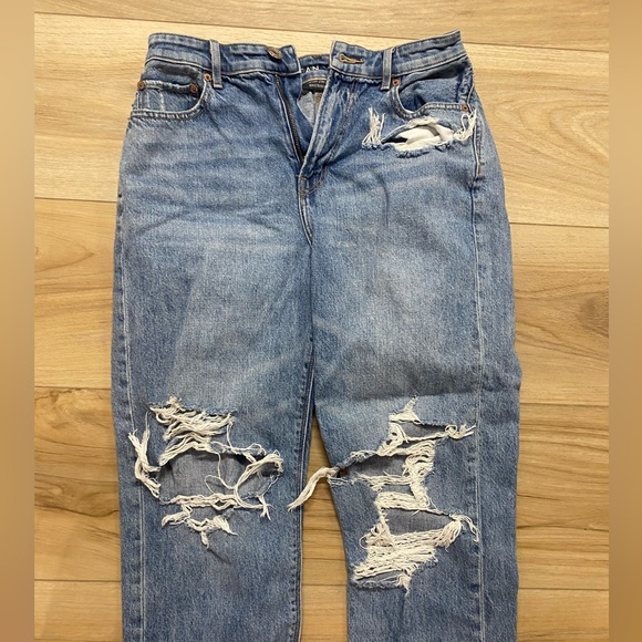 American Eagle - High Rise Jean - Picture 2 of 6